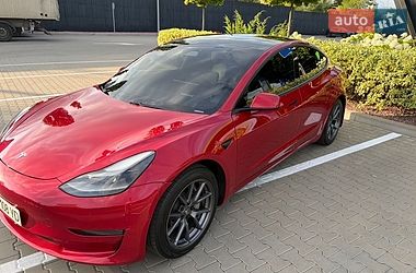 Седан Tesla Model 3 2021 в Киеве