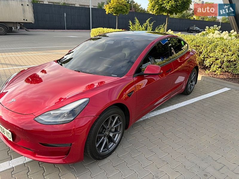 Седан Tesla Model 3 2021 в Киеве