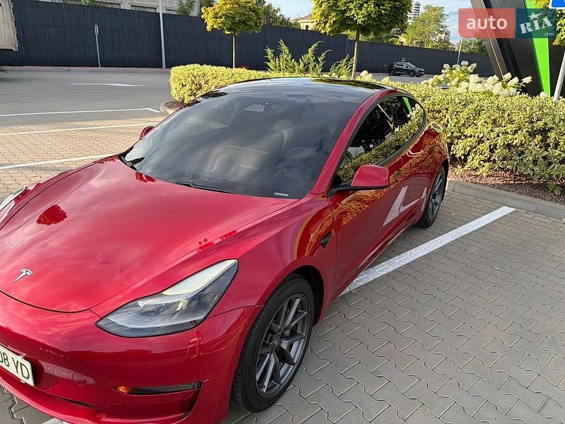 Седан Tesla Model 3 2021 в Киеве