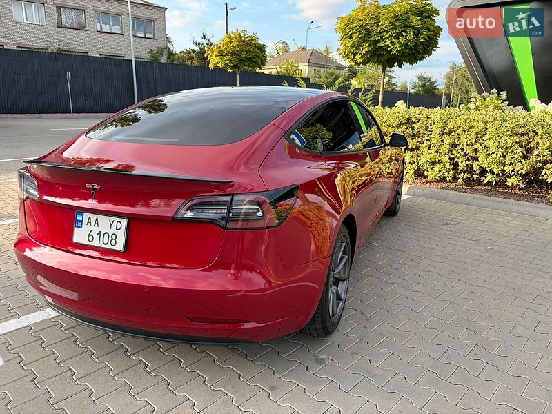 Седан Tesla Model 3 2021 в Киеве