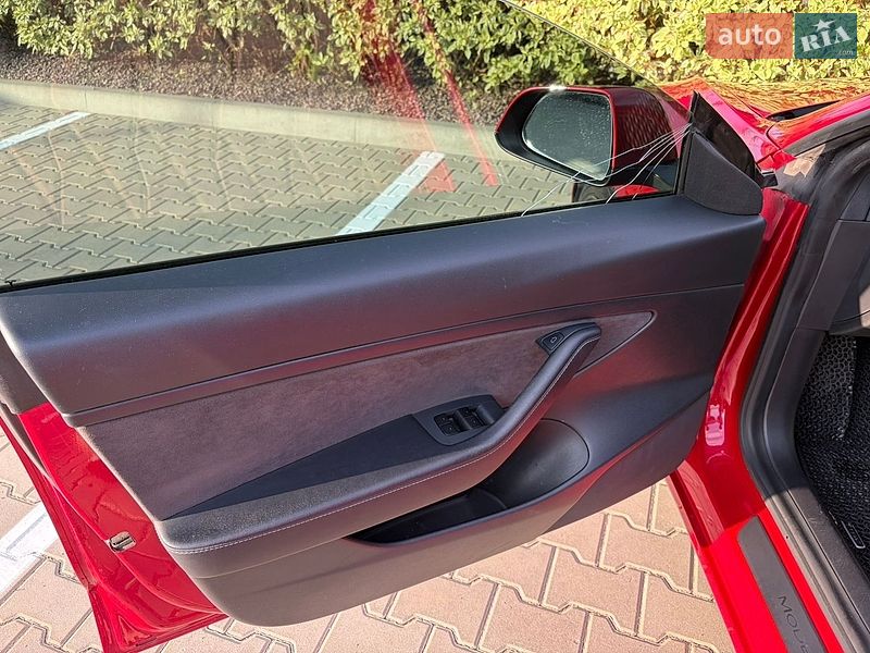 Седан Tesla Model 3 2021 в Киеве