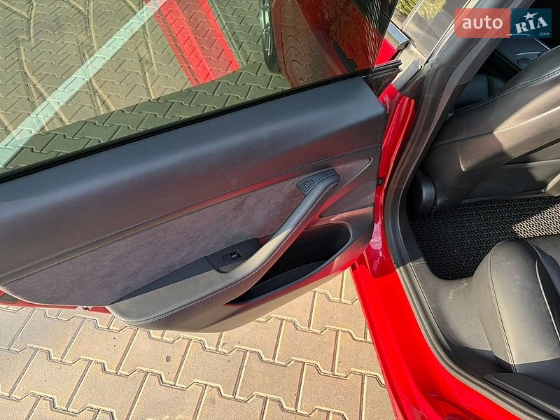 Седан Tesla Model 3 2021 в Киеве