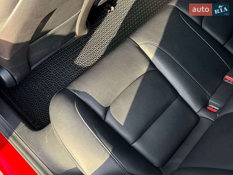 Седан Tesla Model 3 2021 в Киеве