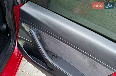 Седан Tesla Model 3 2021 в Киеве