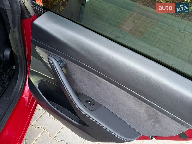 Седан Tesla Model 3 2021 в Киеве