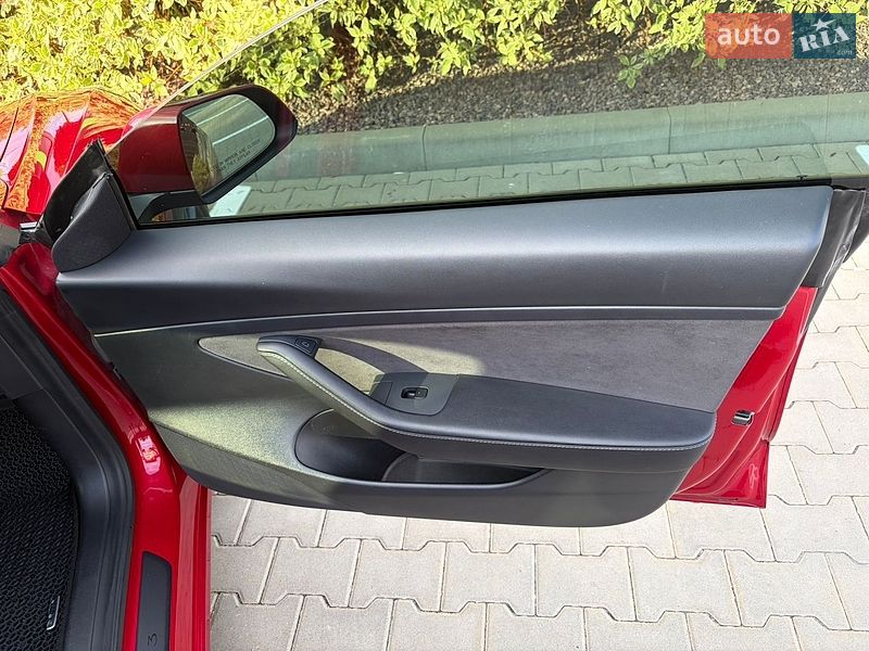 Седан Tesla Model 3 2021 в Киеве