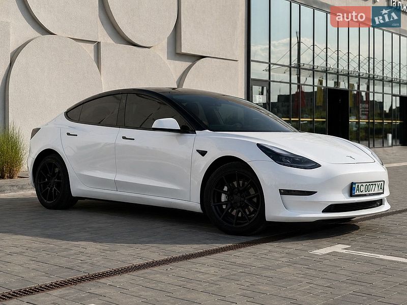 Седан Tesla Model 3 2021 в Луцке