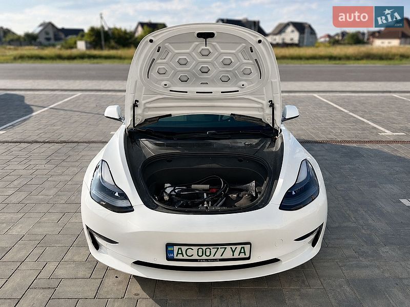 Седан Tesla Model 3 2021 в Луцке