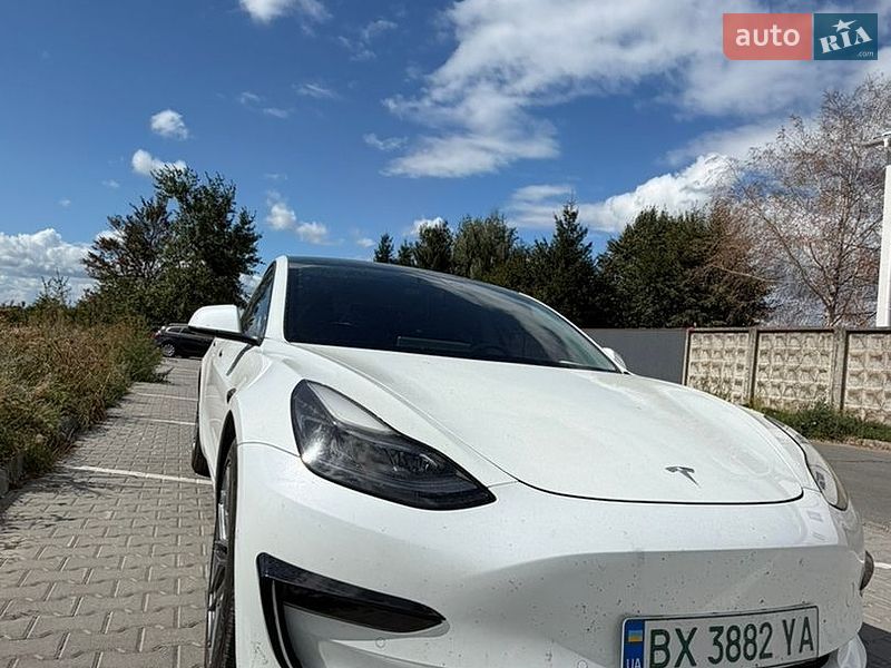 Седан Tesla Model 3 2021 в Хмельницком