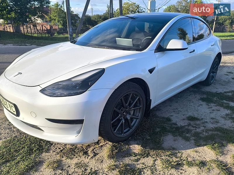 Седан Tesla Model 3 2022 в Львове