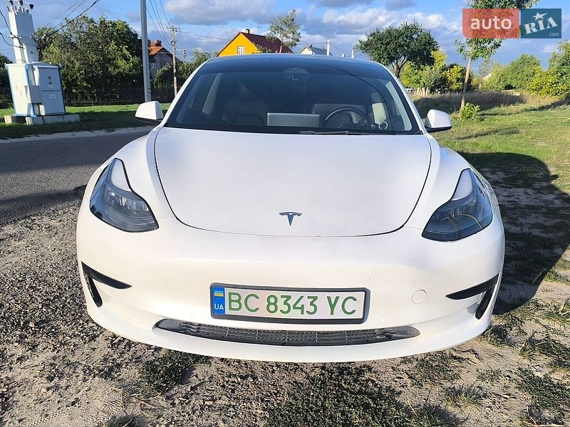 Седан Tesla Model 3 2022 в Львове