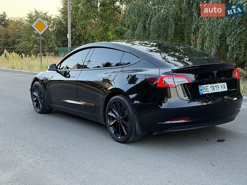 Седан Tesla Model 3 2018 в Николаеве