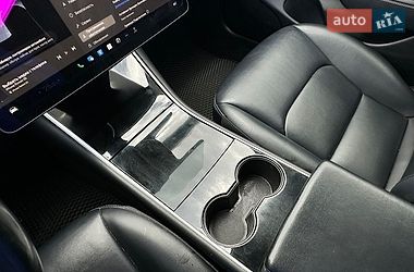Седан Tesla Model 3 2018 в Ивано-Франковске