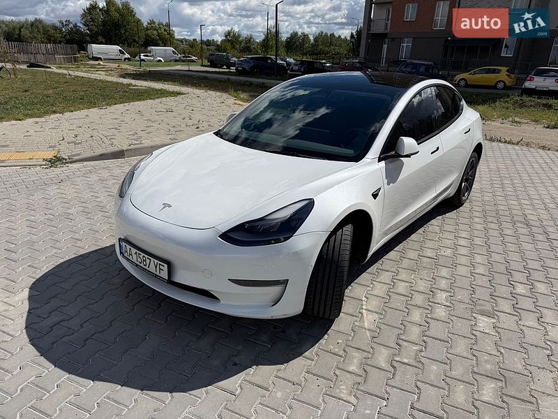 Седан Tesla Model 3 2022 в Броварах