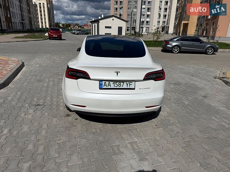 Седан Tesla Model 3 2022 в Броварах