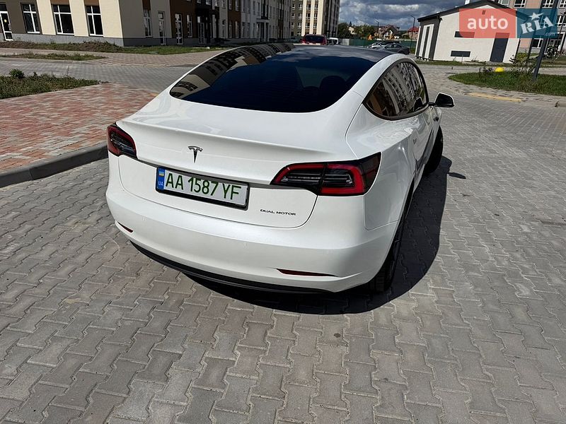 Седан Tesla Model 3 2022 в Броварах