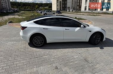 Седан Tesla Model 3 2022 в Броварах