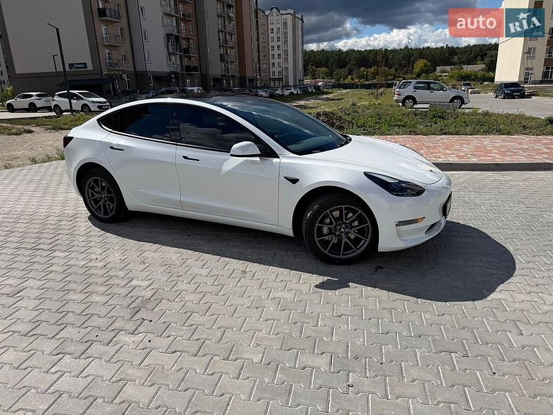 Седан Tesla Model 3 2022 в Броварах