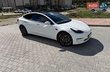Седан Tesla Model 3 2022 в Броварах