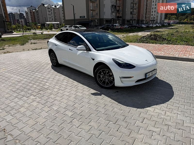 Седан Tesla Model 3 2022 в Броварах