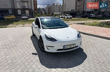 Седан Tesla Model 3 2022 в Броварах
