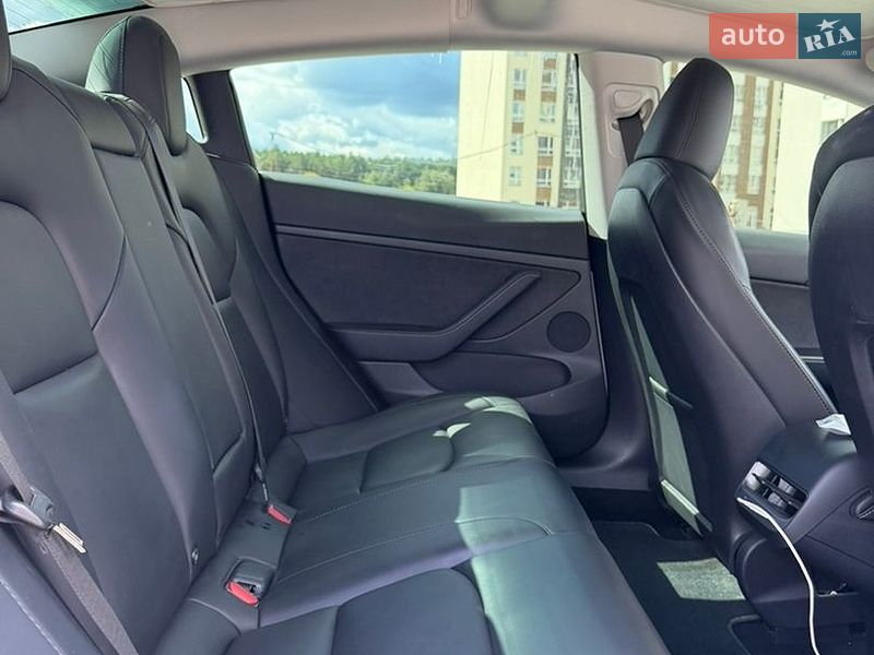Седан Tesla Model 3 2022 в Броварах