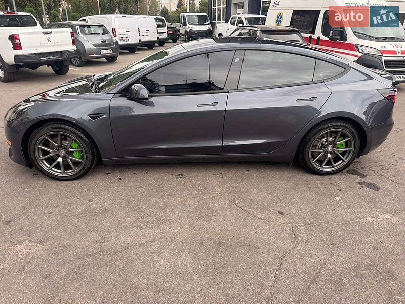 Седан Tesla Model 3 2022 в Полтаві