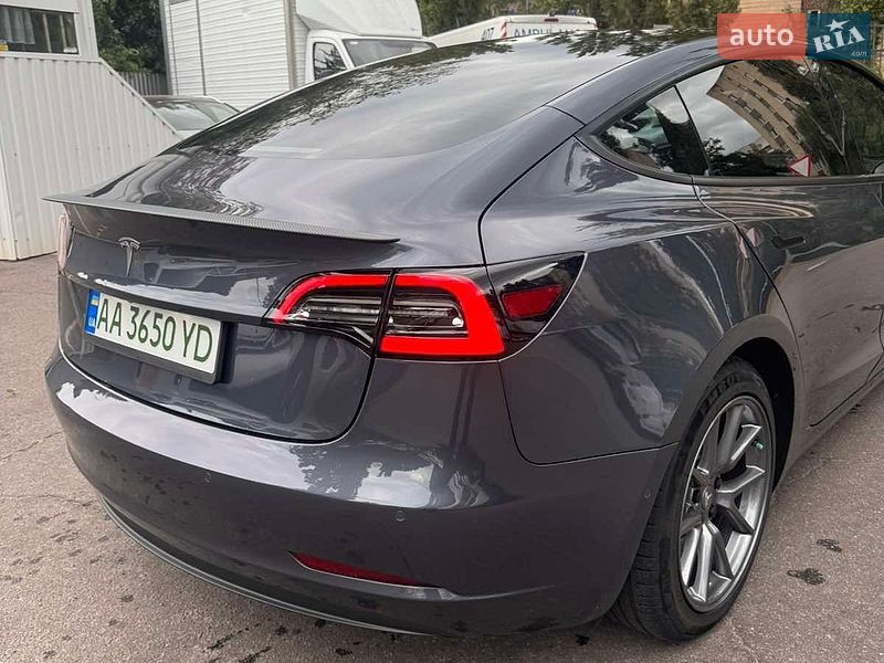 Седан Tesla Model 3 2022 в Полтаві