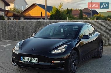 Седан Tesla Model 3 2022 в Вараші