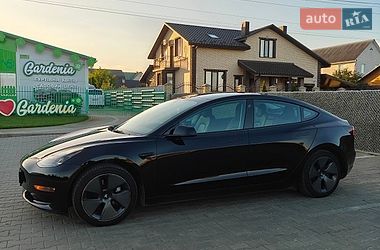 Седан Tesla Model 3 2022 в Вараші