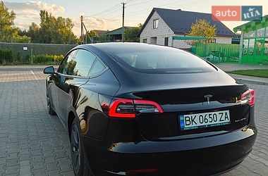 Седан Tesla Model 3 2022 в Вараші