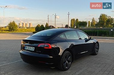 Седан Tesla Model 3 2022 в Вараші