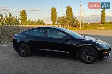 Седан Tesla Model 3 2022 в Вараші