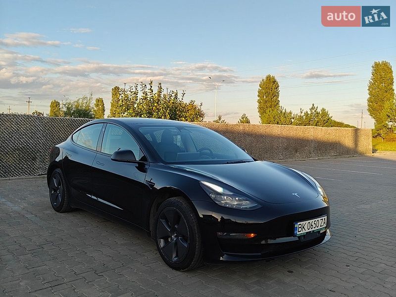 Седан Tesla Model 3 2022 в Вараші