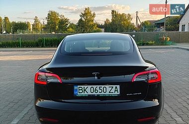Седан Tesla Model 3 2022 в Вараші