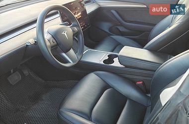 Седан Tesla Model 3 2022 в Вараші
