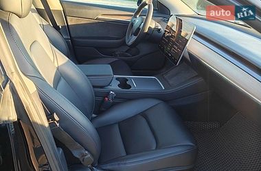 Седан Tesla Model 3 2022 в Вараші