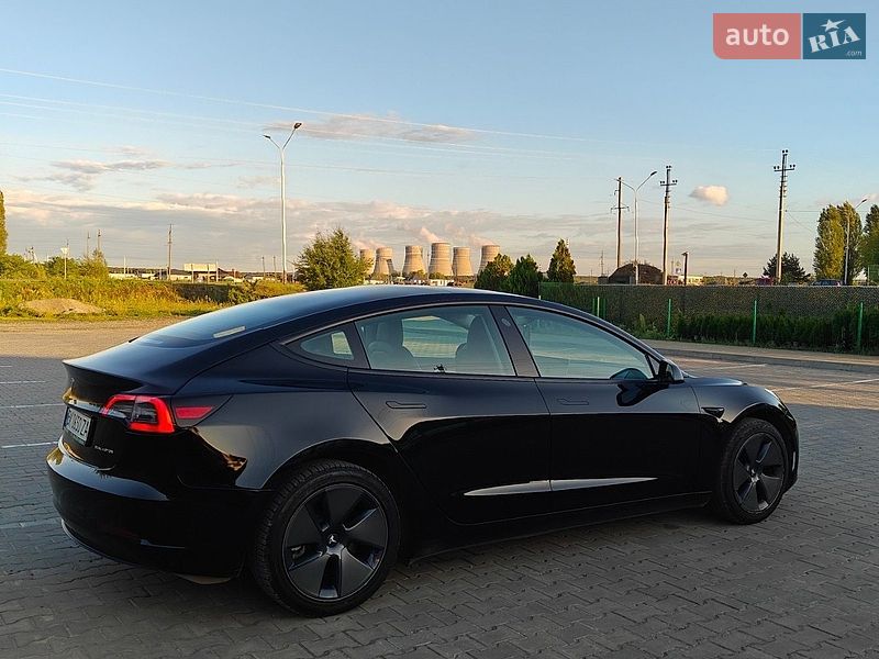 Седан Tesla Model 3 2022 в Вараші