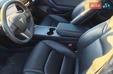 Седан Tesla Model 3 2022 в Вараші