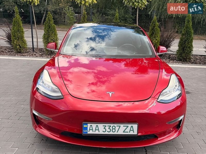 Седан Tesla Model 3 2018 в Киеве