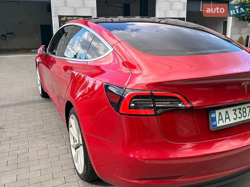 Седан Tesla Model 3 2018 в Киеве