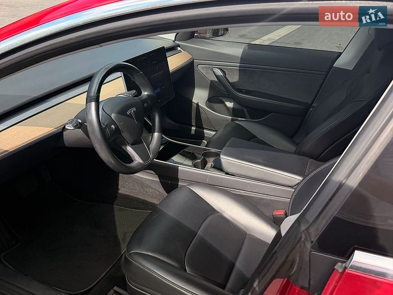 Седан Tesla Model 3 2018 в Киеве