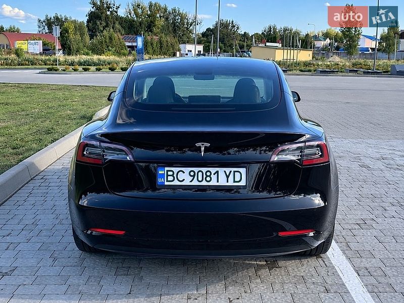 Седан Tesla Model 3 2023 в Сокале