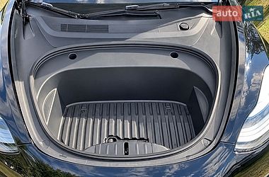 Седан Tesla Model 3 2023 в Сокале