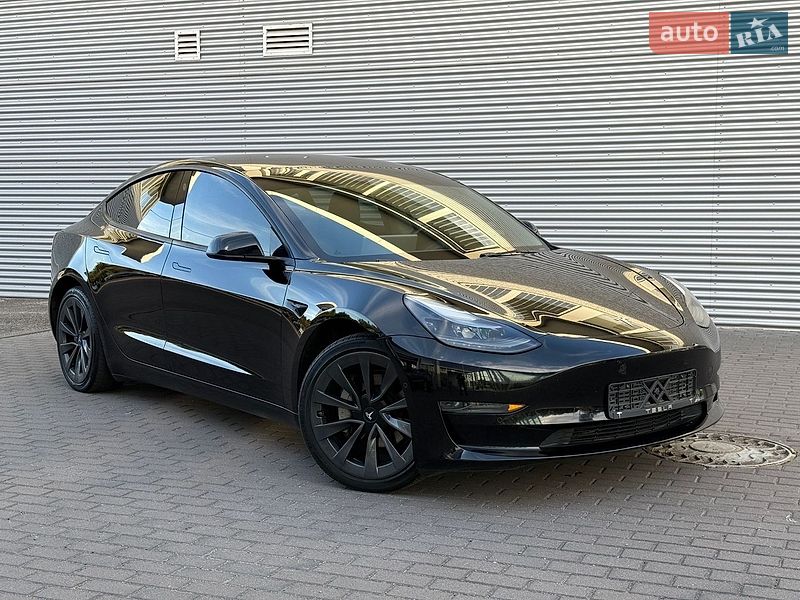 Седан Tesla Model 3 2022 в Рівному