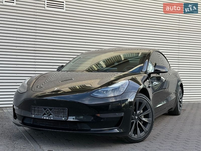 Седан Tesla Model 3 2022 в Рівному