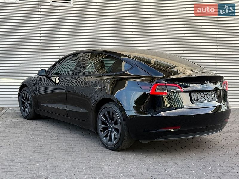 Седан Tesla Model 3 2022 в Рівному