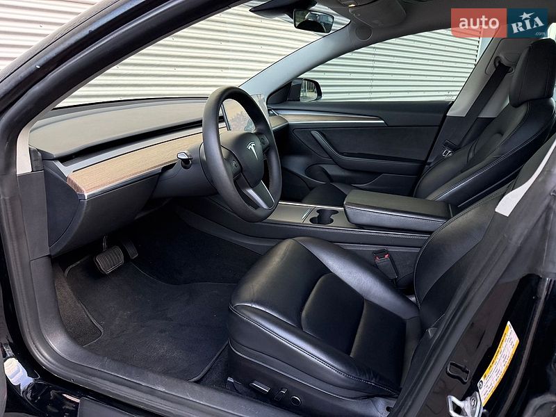 Седан Tesla Model 3 2022 в Рівному