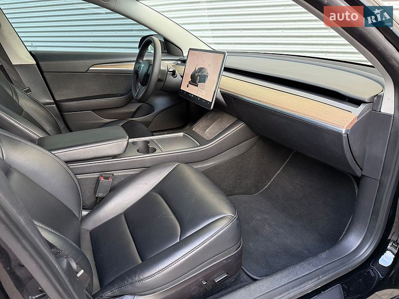 Седан Tesla Model 3 2022 в Рівному