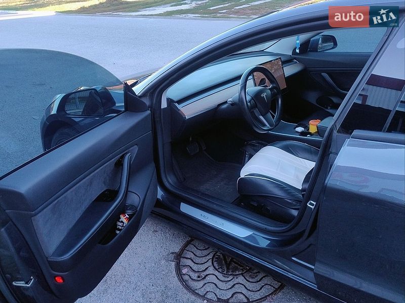 Седан Tesla Model 3 2018 в Киеве